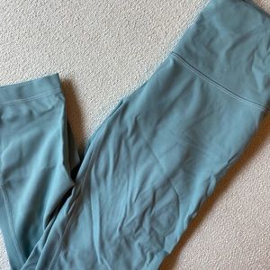 Lululemon Wunder train 25” dusty blue size 6
